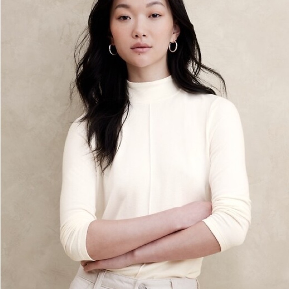 LUXE MOCKNECK T-SHIRT